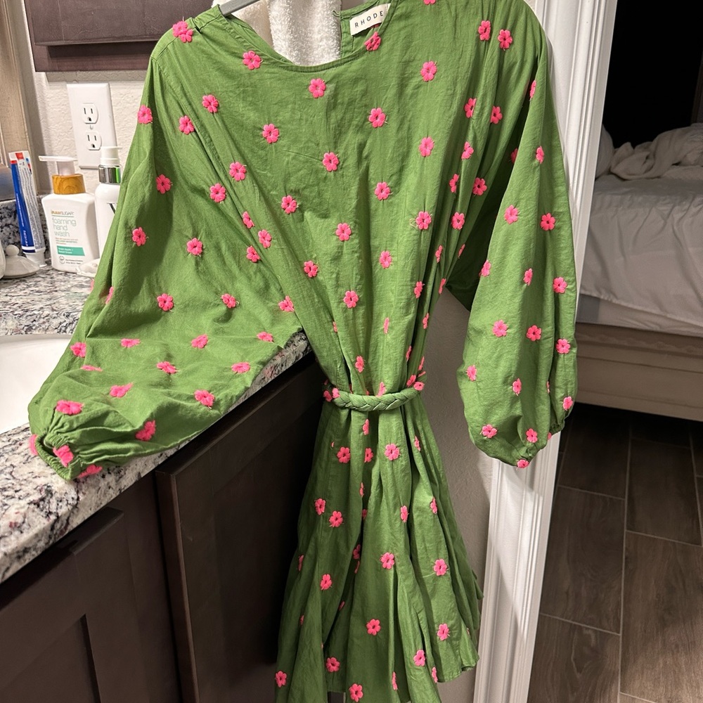 Beautiful flattering rhode dress